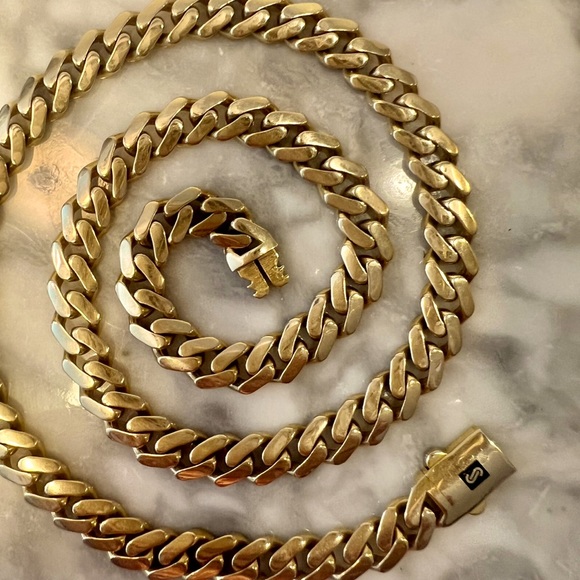 10K Gold Wide Chunky Cuban Link Necklace about 9mm wide 22 inches long. Strong! - Picture 9 of 15